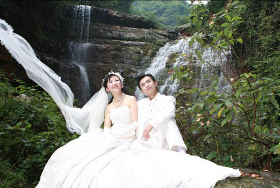 Photoshop调出外景婚片诗画般的韵味